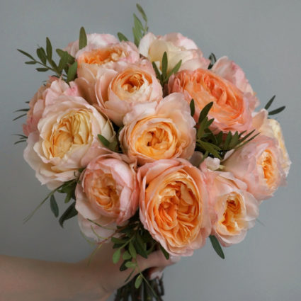 Букет из 15 пионовидных японских роз
