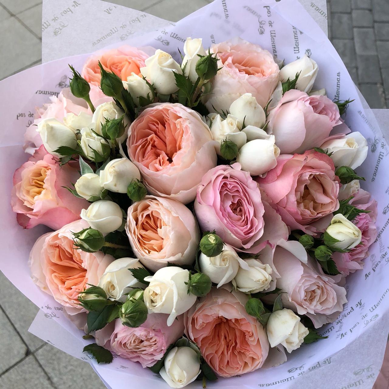 Букеты с розой от ля роз Шанталь с привязанной розой