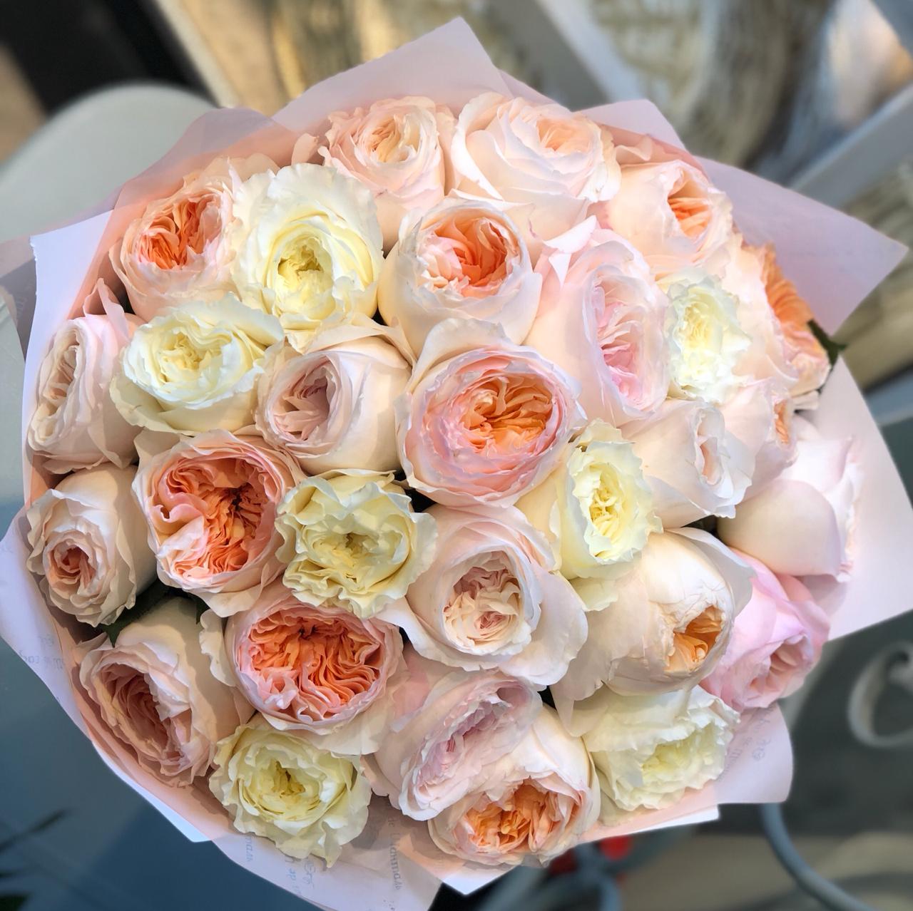 Букет из 31 английской розы David Austin по цене 10676 руб. заказать с  доставкой по Москве - свежие цветы от интернет-магазина Во имя розы