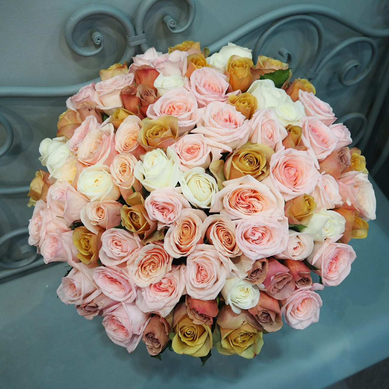 Букет свежих роз. Необычные розы букет. 77 Роз букет. Розы красивые необычные.