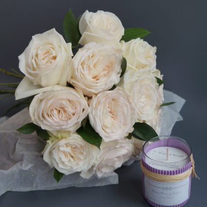 Подарочный набор: букет из 11 роз и свеча