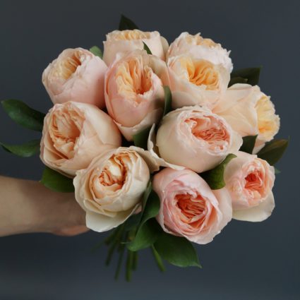 Подарочный набор: букет из 11 роз и спрей