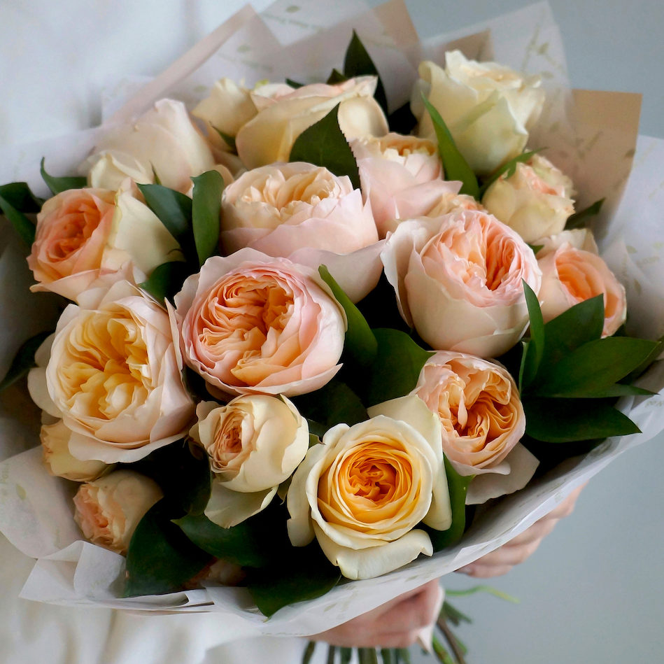 Доставка букета Киев, цветы на заказ от интернет магазина Flowers is