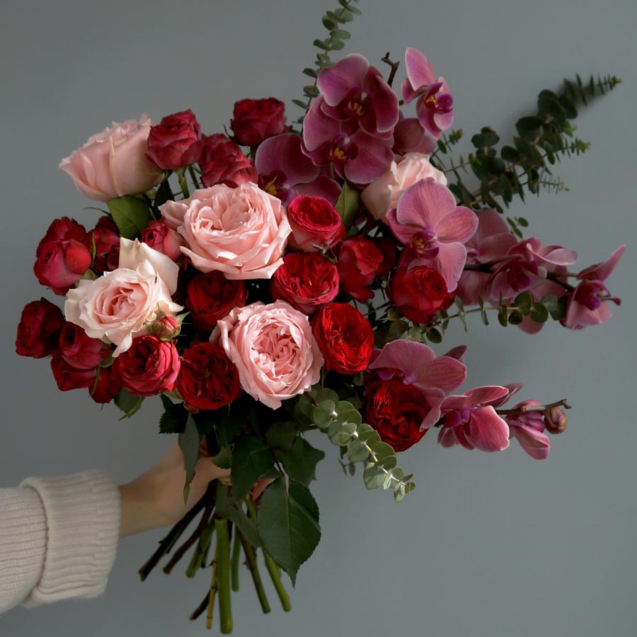 букет с розами и орхидеями для мужчины, идеальный мужской букет