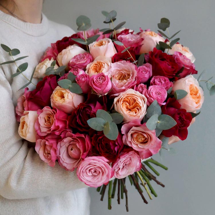 какого цвета выбрать розы, какого цвета бывают розы, разноцветные розы, букет из роз с розовых и персиковых оттенков, сорта разноцветных роз