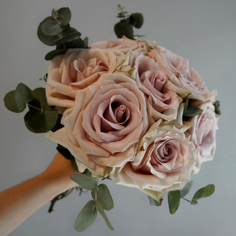какого цвета бывают розы, уникальные сорта роз, нестандартные оттенки роз, серые розы, пыльные розы, сорта серых роз, серо-розовые розы, букет из серых роз
