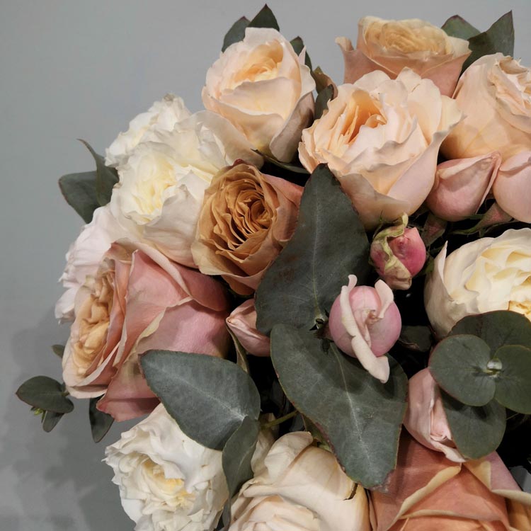 какого цвета бывают розы, нестандартные оттенки роз, золотые розы, розы золотистые, сорта золотых роз, букет из золотых и персиковых роз