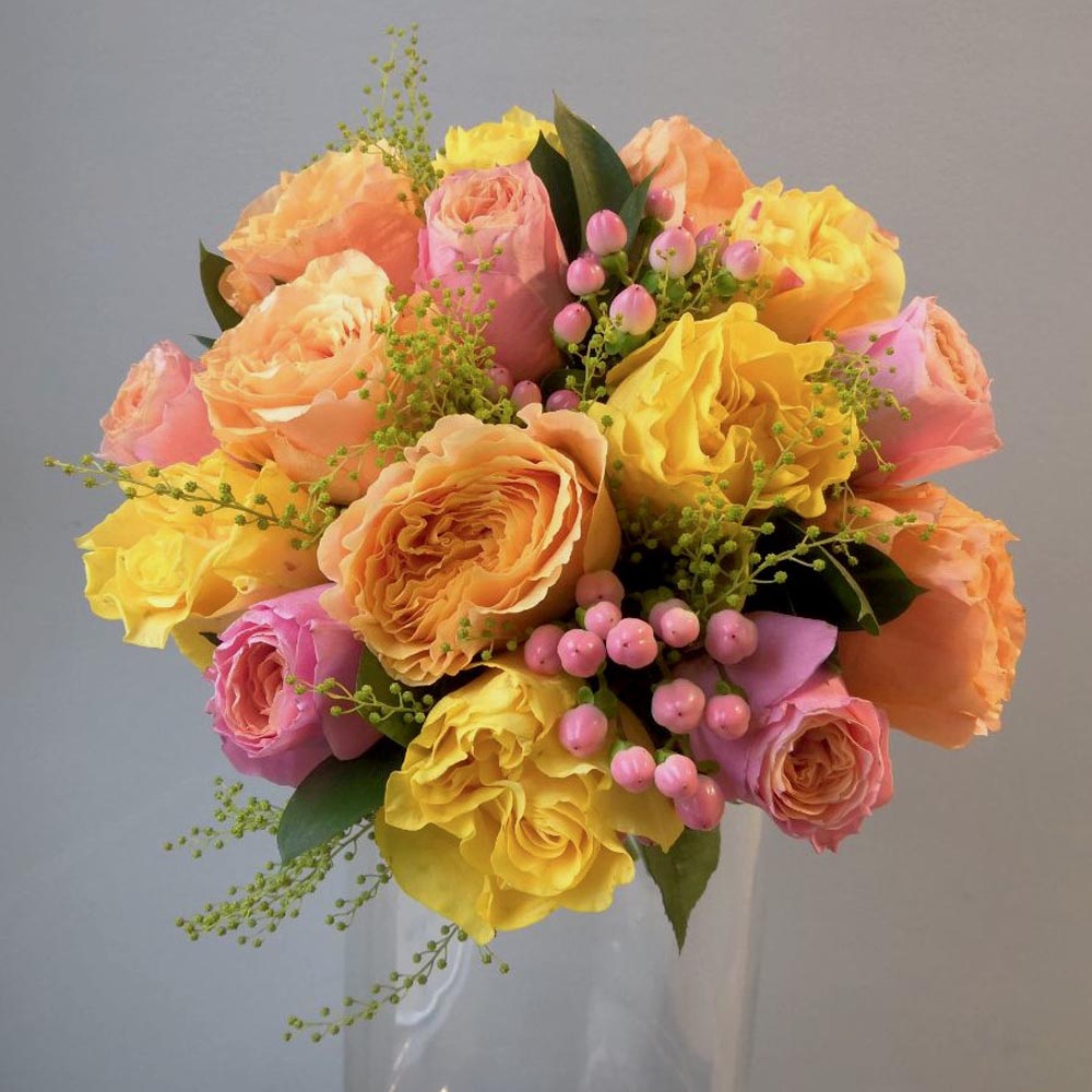 желтые розы, Country Sun (Кантри Сан) сорта садовых желтых роз, букет из желтых, оранжевых и розовых садовых роз