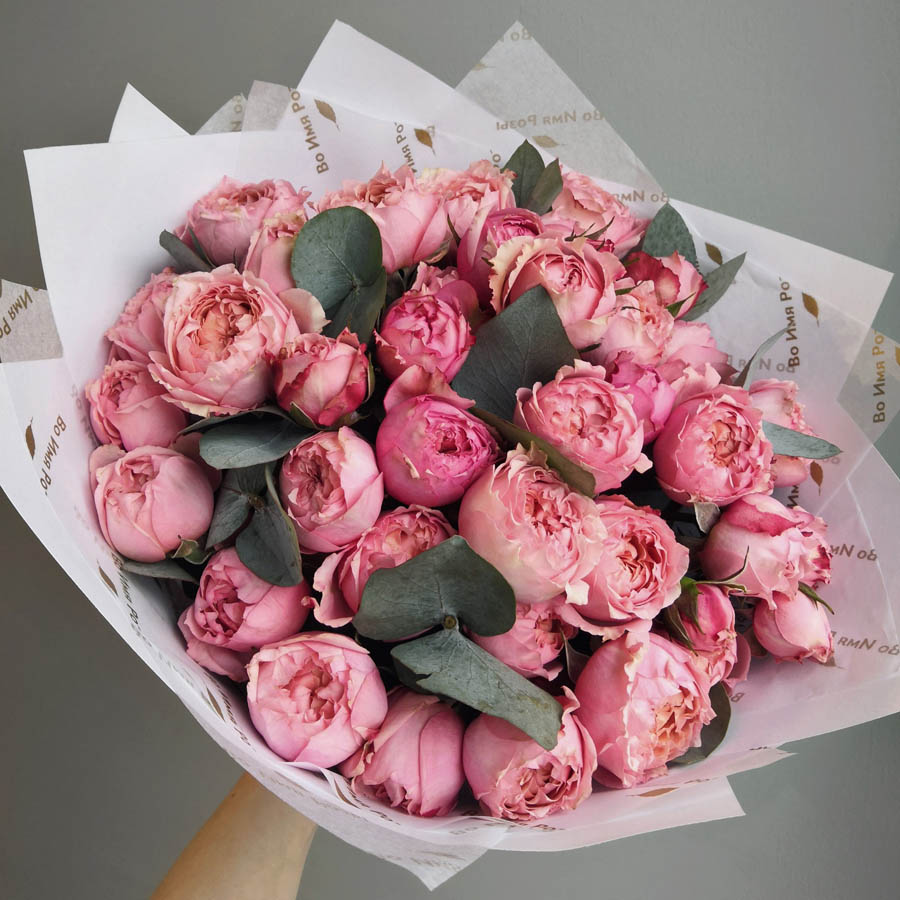 Julietta (Джульетта), cорта кустовых роз в букетах, букет из розовых кустовых роз с крупными бутонами