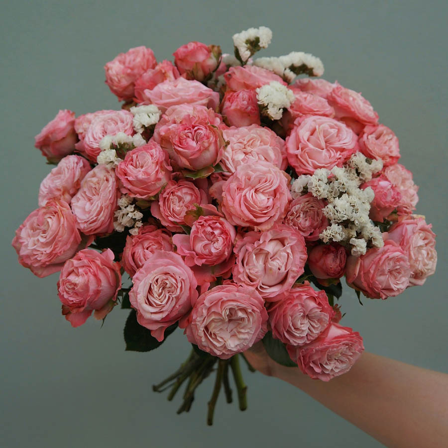 Bombastic (Бомбастик) кустовая роза в букетах, сорта кустовых роз в букетах , розы с рюшами, коралловые розы, букет из коралловых роз, букет из розовых роз