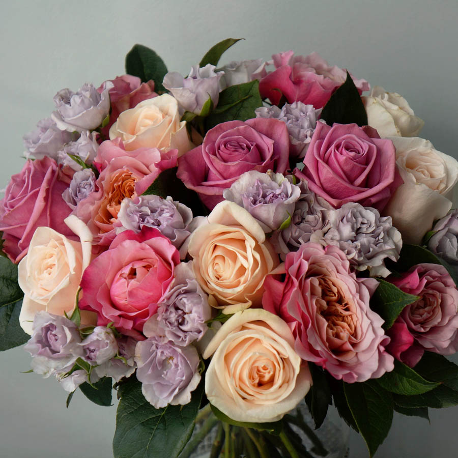 Сорта роз фиолетового оттенка, Everlasting Lavender (Эверластинг Лавендер), фиолетовые розы, букет из фиолетовых, желтых и розовых роз, бу