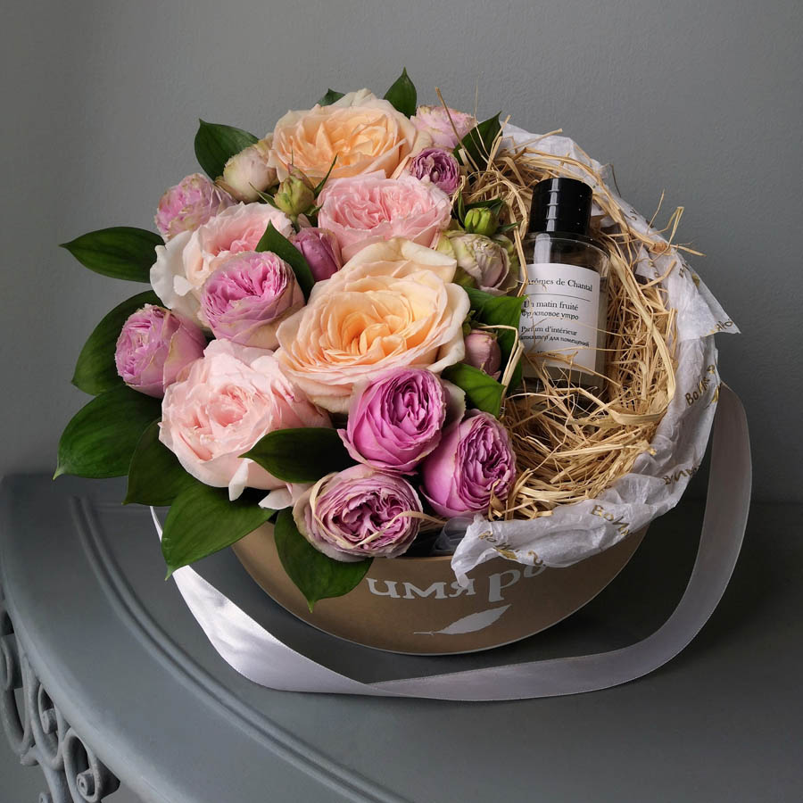 розы фиолетового оттенка, Lavender Lace (Лавандер Лейс), букет из фиолетовых роз с ароматом для дома, букет из фиолетовых и желтых роз