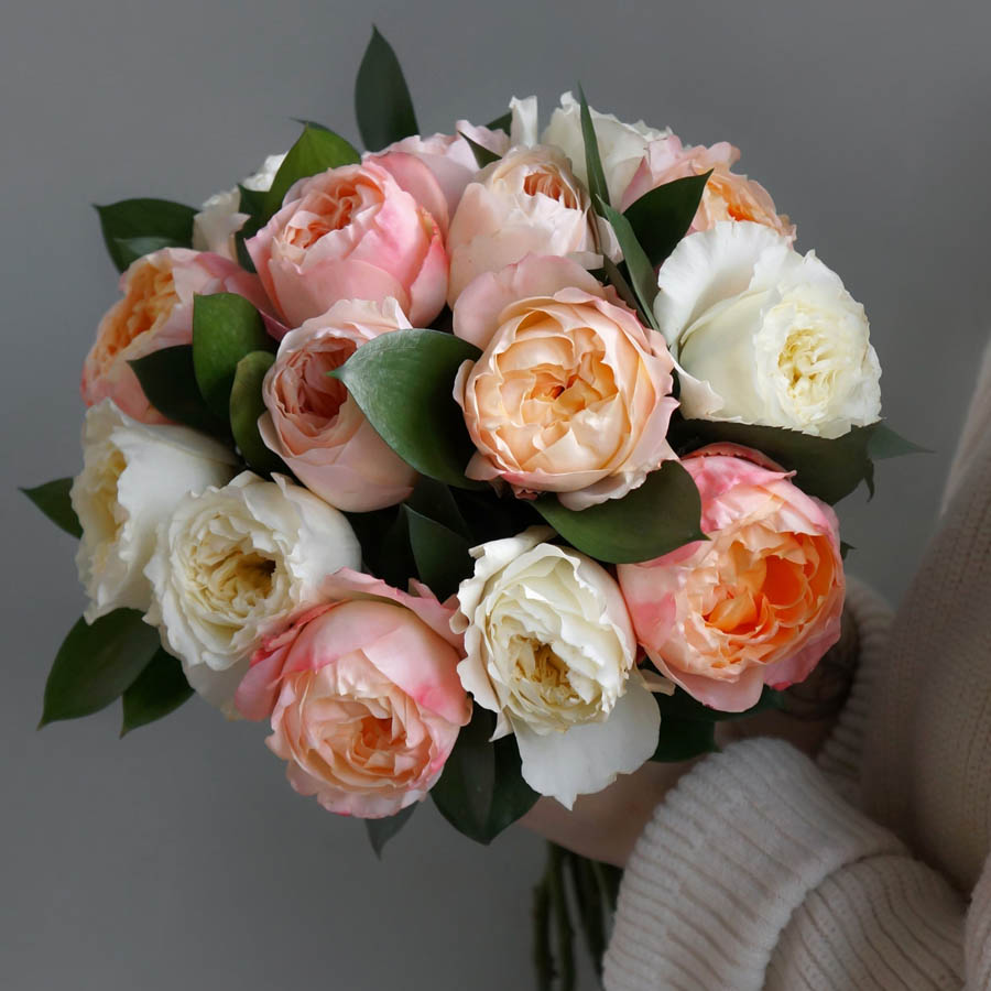 букет из нежно-розовых и белых роз, роза Princess Aiko (Принцесса Айко), всё про оранжевые розы, сорта роз оранжевых оттенков