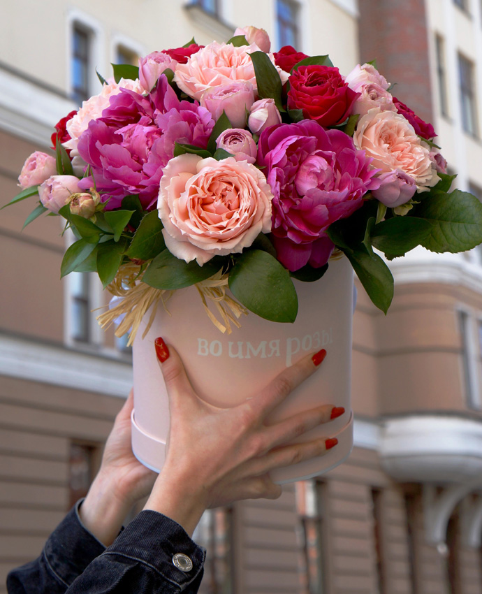 Цветы в коробке заказать с доставкой в Москве | композиции в коробке StudioFlor
