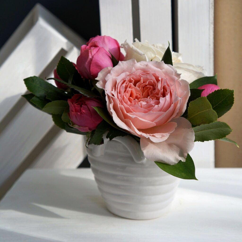 Розовые розы купить в Москве недорого - заказать букет розовых роз с доставкой