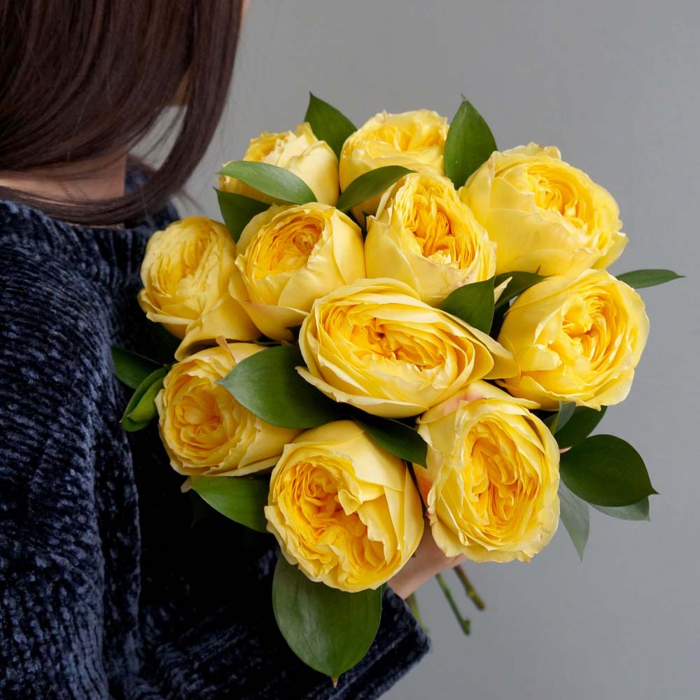 розы, цветы для аллергиков, подходящие аллергикам цветы, какие цветы дарить аллергикам, букет из желтых пионовидных роз